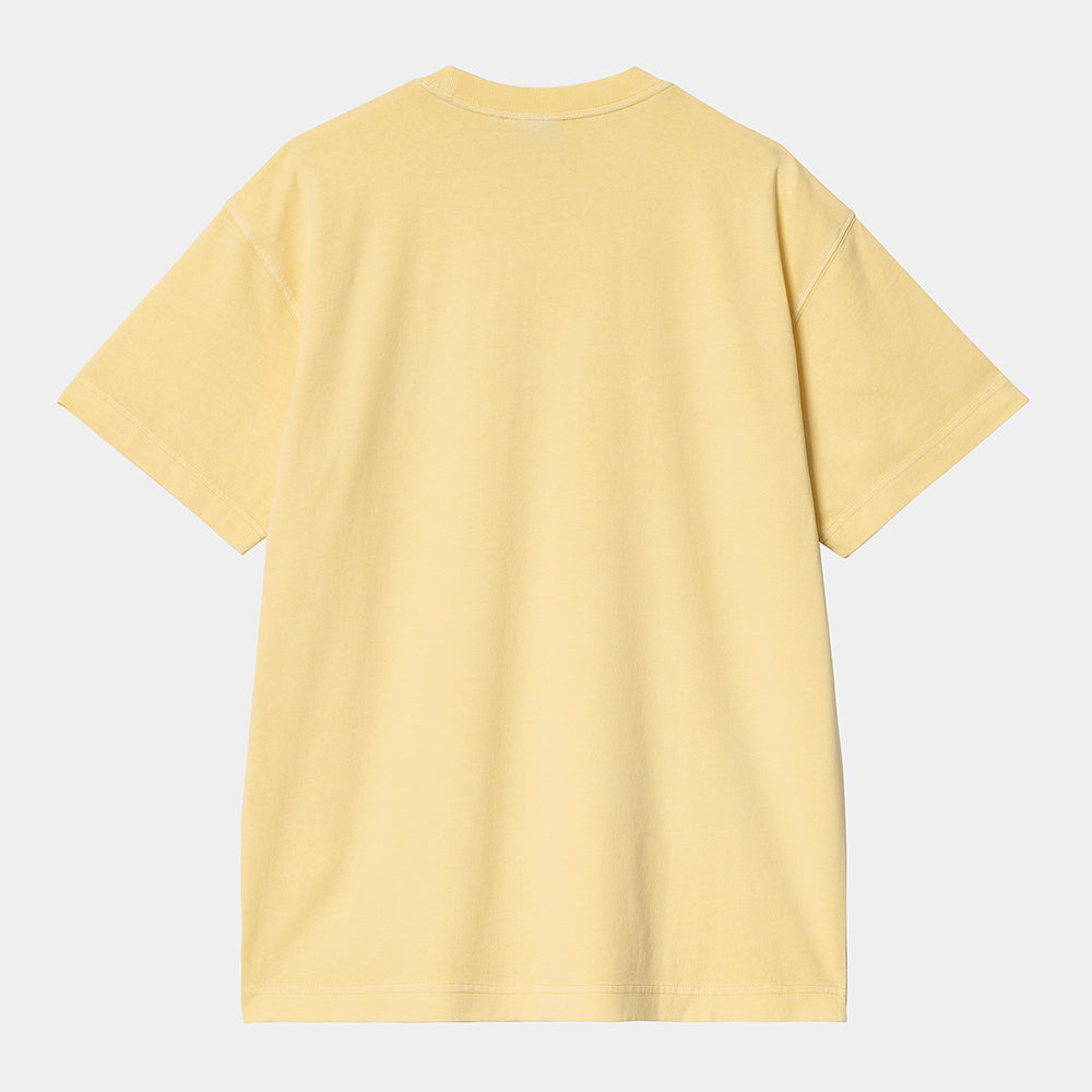 „Gelbes Carhartt WIP Nelson T-Shirt (Air Yellow) im weiten Boxy-Schnitt mit Square Label auf der Brust bei Stickabush Berlin.“