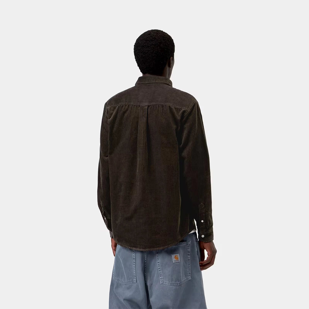 “Carhartt WIP L/S Madison Cord Shirt in Tobacco getragen im STICKABUSH Store Berlin Kreuzberg“