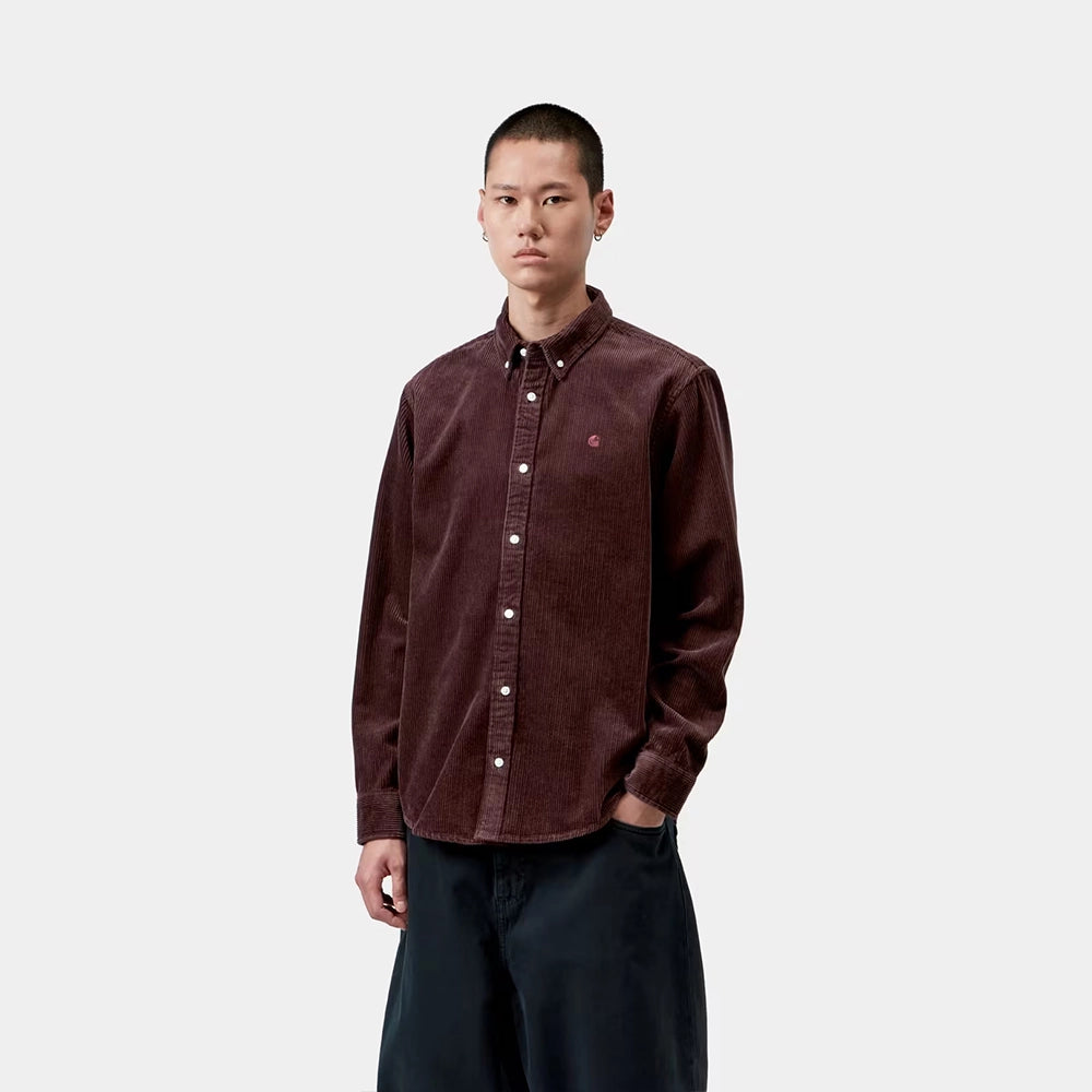 “Carhartt WIP L/S Madison Cord Shirt in Amarone getragen im STICKABUSH Store Berlin Kreuzberg“