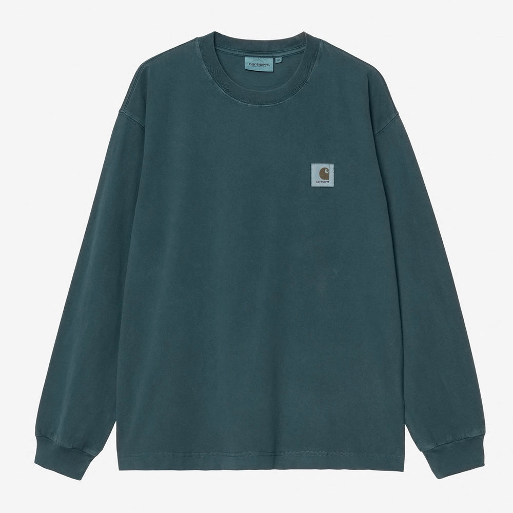 “Carhartt WIP Vista Longsleeve in Dunkeltürkis. Lockeres Shirt aus Baumwolljersey, mit kleinem Logo-Stick auf der Brust bei Stickabush.“