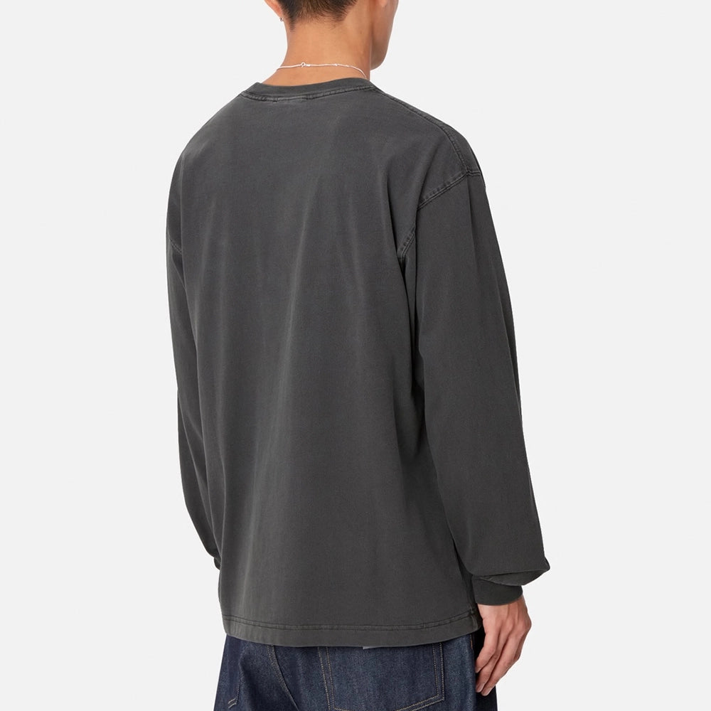 “Carhartt WIP Vista Longsleeve in Black. Lockeres Shirt aus Baumwolljersey, mit kleinem Logo-Stick auf der Brust.“