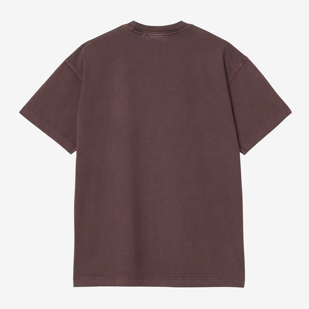 “Carhartt WIP Vista T-Shirt in Palisander. Lockeres Shirt in dunkelbraun aus Baumwolljersey, mit kleinem Logo-Stick auf der Brust.“
