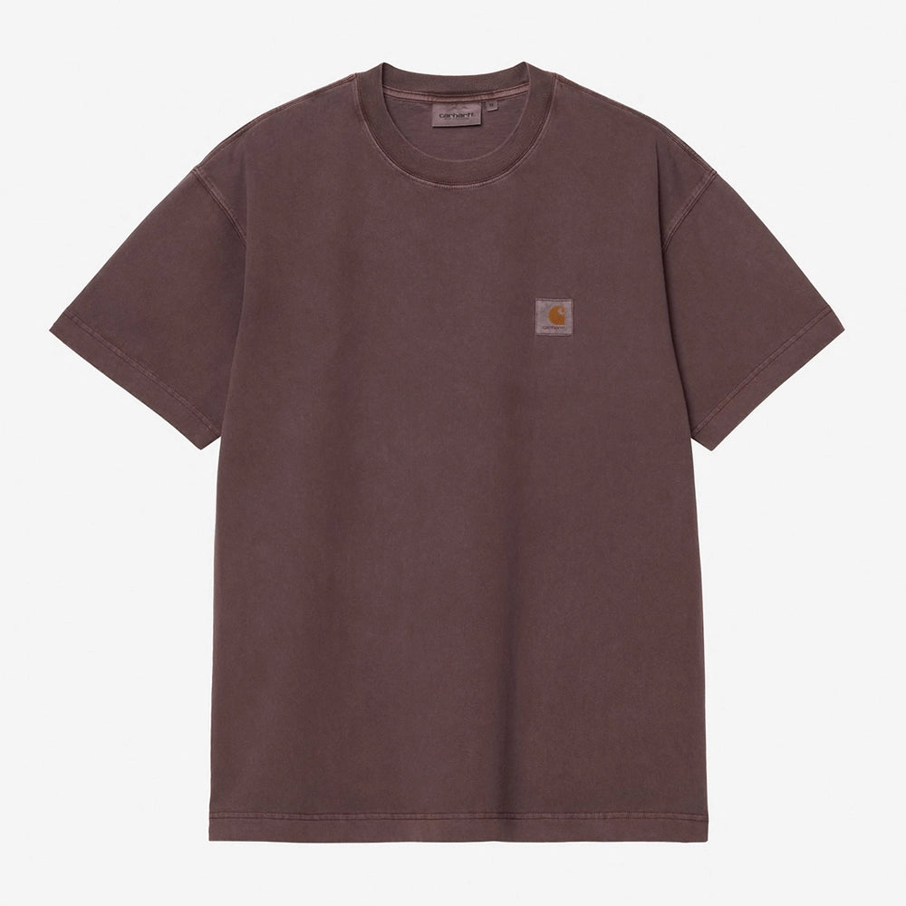 “Carhartt WIP Vista T-Shirt in Palisander. Lockeres Shirt in dunkelbraun aus Baumwolljersey, mit kleinem Logo-Stick auf der Brust.“