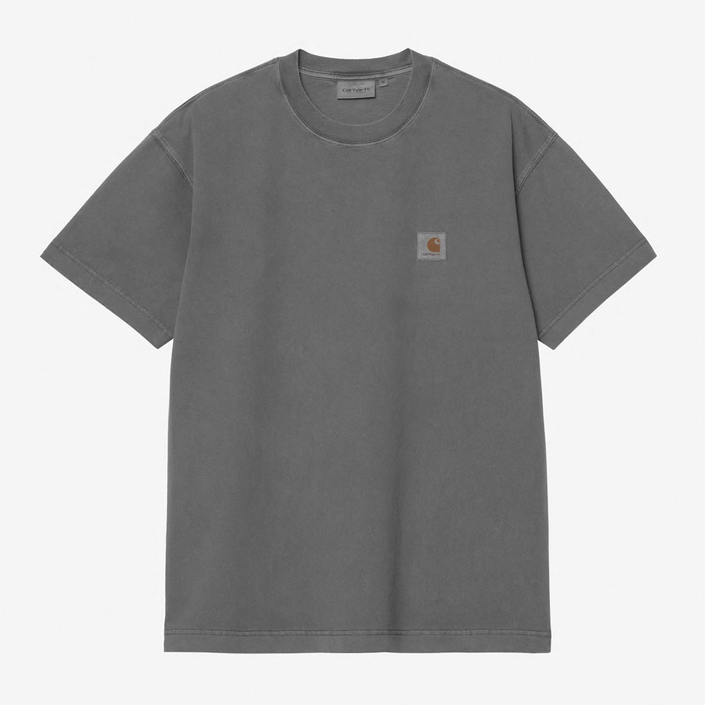 “Carhartt WIP Vista T-Shirt in Schwarz. Lockeres Shirt aus Baumwolljersey, mit kleinem Logo-Stick auf der Brust.“