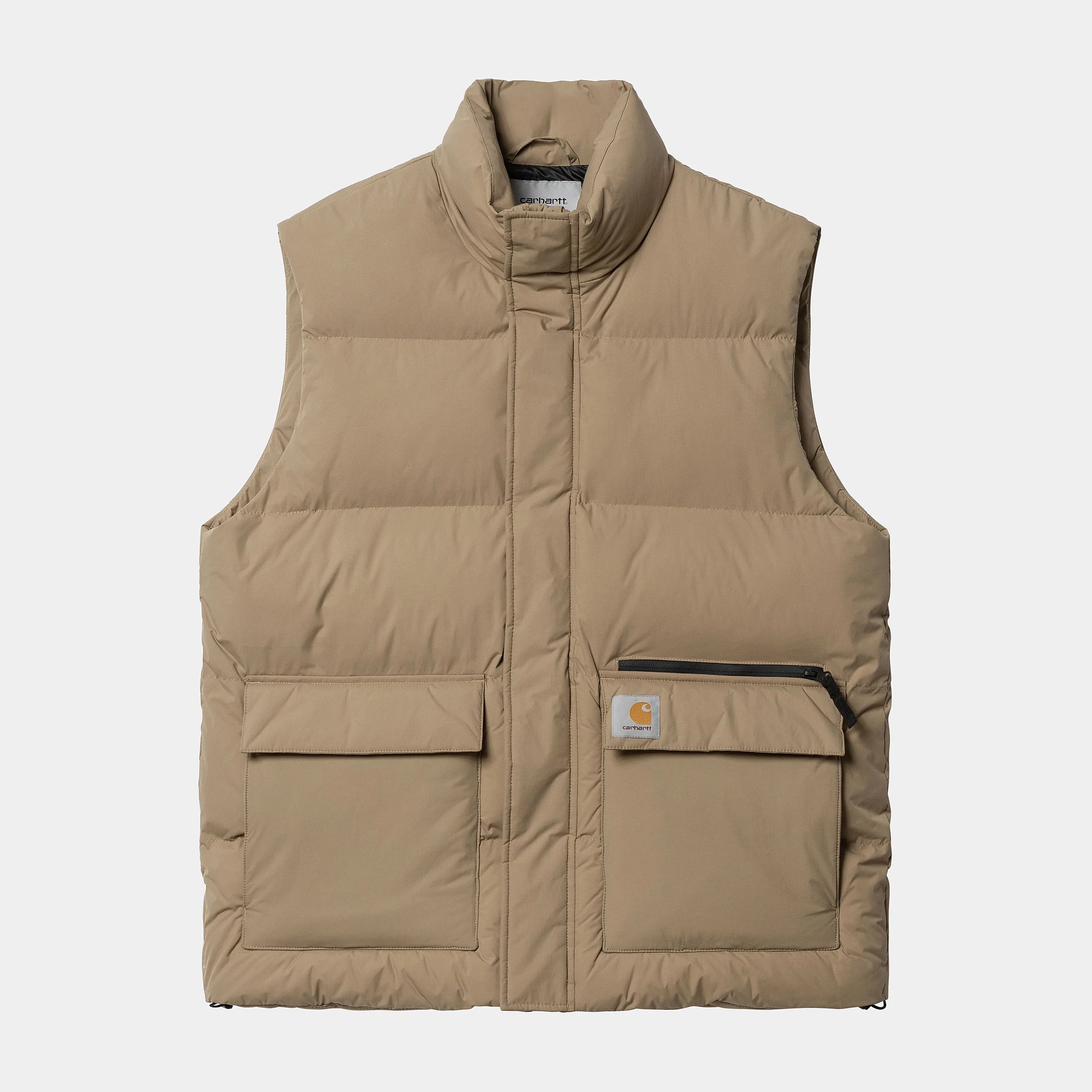Carhartt WIP Milton Vest – Tanami. Braune, gepolsterte Steppweste aus wasserabweisendem Nylon-Twill, mit Stehkragen, Reißverschluss, Taschen und gewebtem Logo.