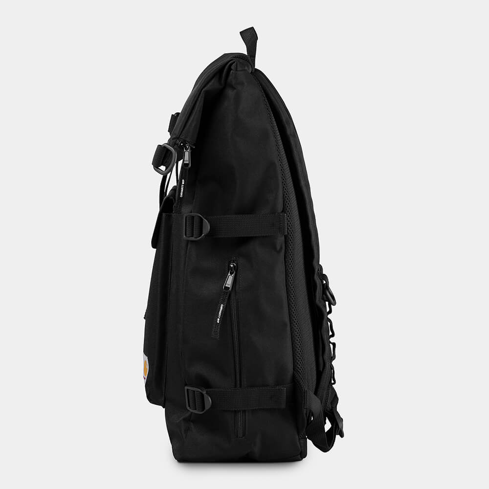 “Schwarzer Carhartt WIP Philis Backpack mit Roll-Top-Verschluss, recyceltem Canvas-Material und gepolsterten Schultergurten bei Stickabush Berlin.“