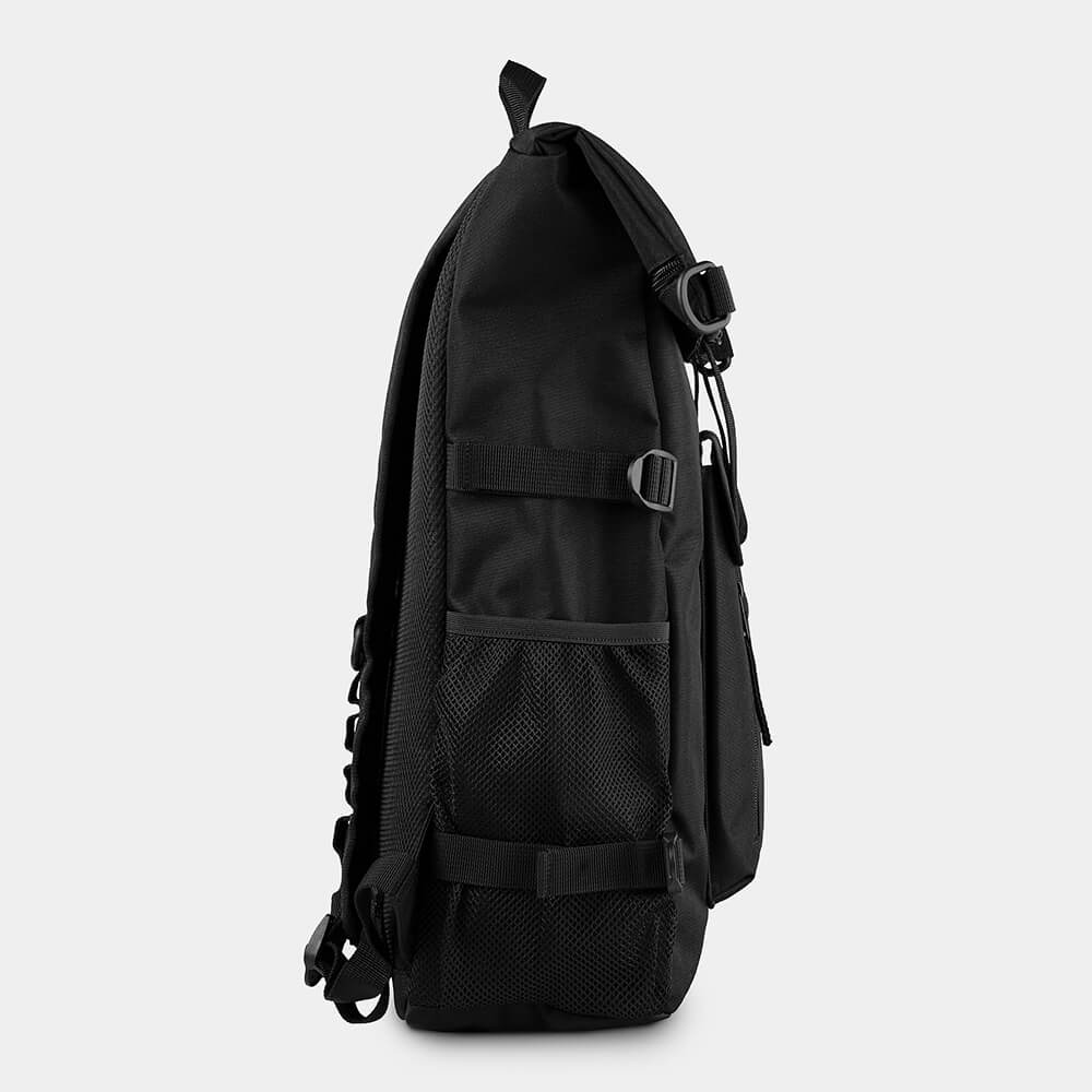 “Schwarzer Carhartt WIP Philis Backpack mit Roll-Top-Verschluss, recyceltem Canvas-Material und gepolsterten Schultergurten bei Stickabush Berlin.“