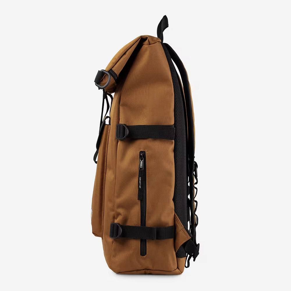 “Carhartt WIP Philis Backpack in Hamilton Brown mit Roll-Top Verschluss und quadratischem Carhartt Logo-Label bei Stickabush Berlin.“