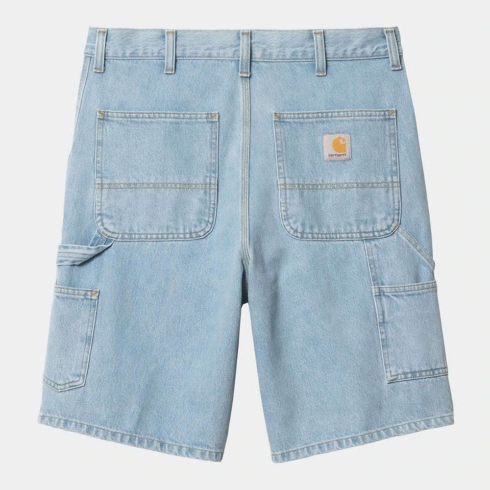 “Carhartt WIP Single Knee Short – Blue (heavy stone bleached). Hellblaue Denim-Shorts mit Workwear-Details, geradem Schnitt und ausgebleichter Optik bei Stickabush.“