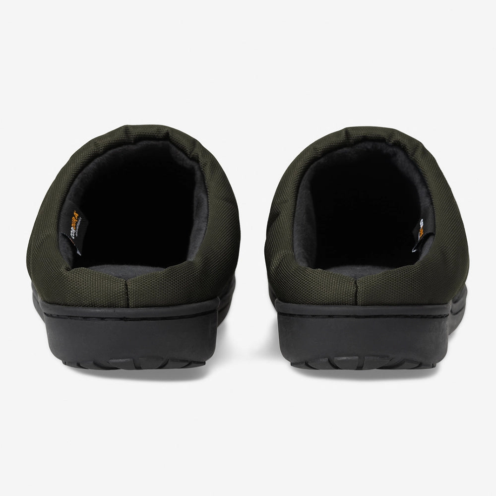 "Carhartt WIP x Subu Slippers in Olive. Gefütterte Pantoletten aus robustem CORDURA®-Material mit Gummisohle."