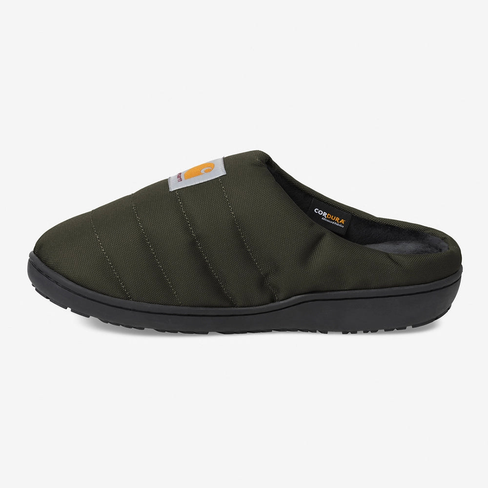 "Carhartt WIP x Subu Slippers in Olive. Gefütterte Pantoletten aus robustem CORDURA®-Material mit Gummisohle."