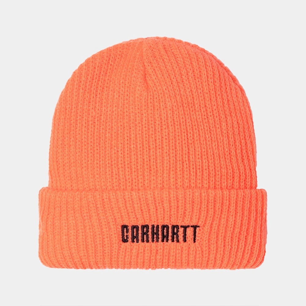 "Carhartt WIP Industry Beanie – Lumo Orange / Black. Leuchtorangefarbene Beanie aus Acrylstrick, mit schwarzem Umschlag und quadratischem Carhartt WIP Logo-Patch." 