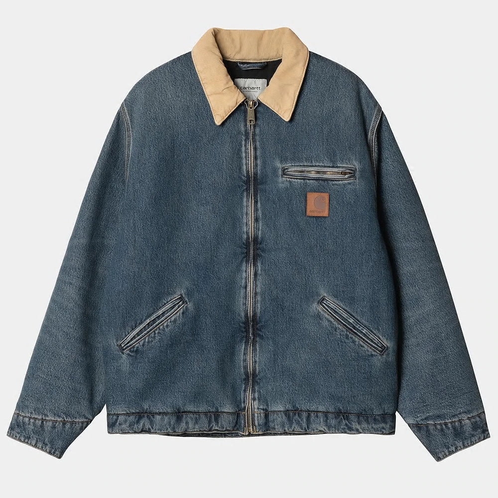 "Carhartt Detroit Jacket Denim: Robuste, stylische Jeansjacke mit klassischem Schnitt und langlebigem Material."