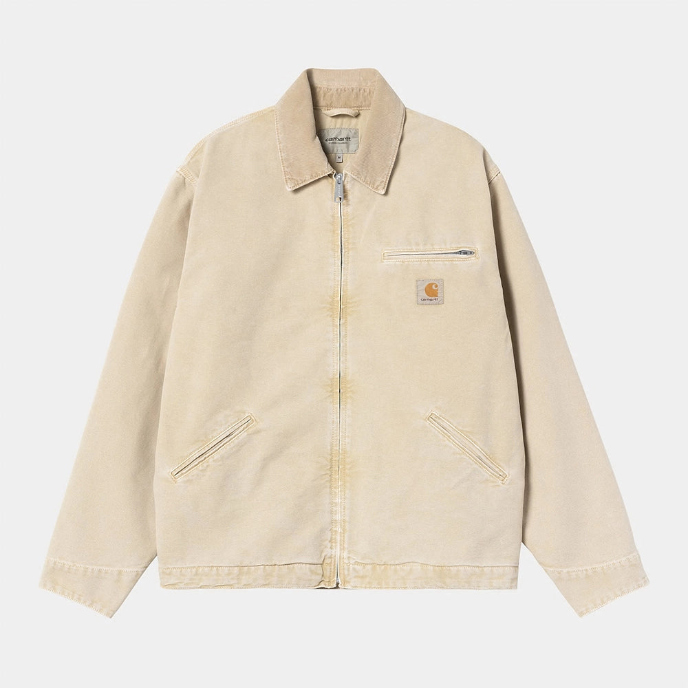 "Carhartt WIP OG Detroit Jacket – Dusty H Brown (chalk wash). Dunkelbraune Baumwoll-Twill-Jacke, mit Cordkragen, Reißverschluss und Carhartt WIP Square Label bei Stickabush Berlin.“