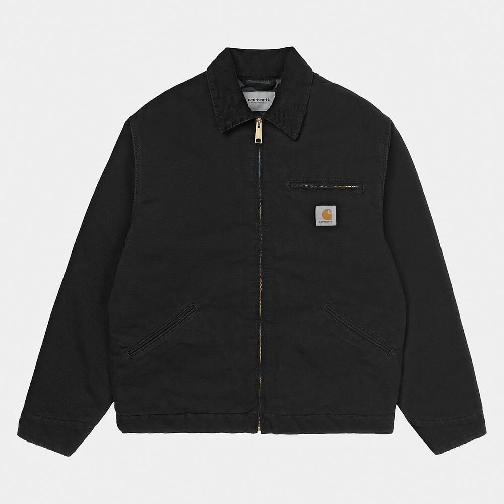“Carhartt WIP OG Detroit Jacket – Black. Schwarze Jacke aus robustem Canvas, mit Cordkragen, Reißverschluss, Brusttasche mit Reißverschluss und Carhartt WIP Square Label bei Stickabush Berlin.“
