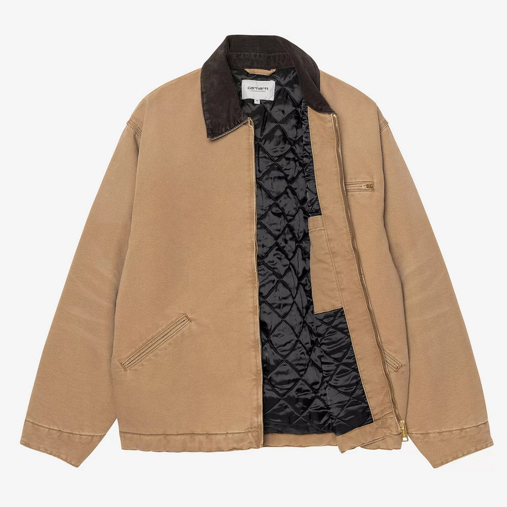 “Carhartt WIP OG Detroit Jacket – Hamilton Brown. Braune Jacke aus robustem Canvas, mit Cordkragen, Reißverschluss, Brusttasche und Carhartt WIP Square Label.“
