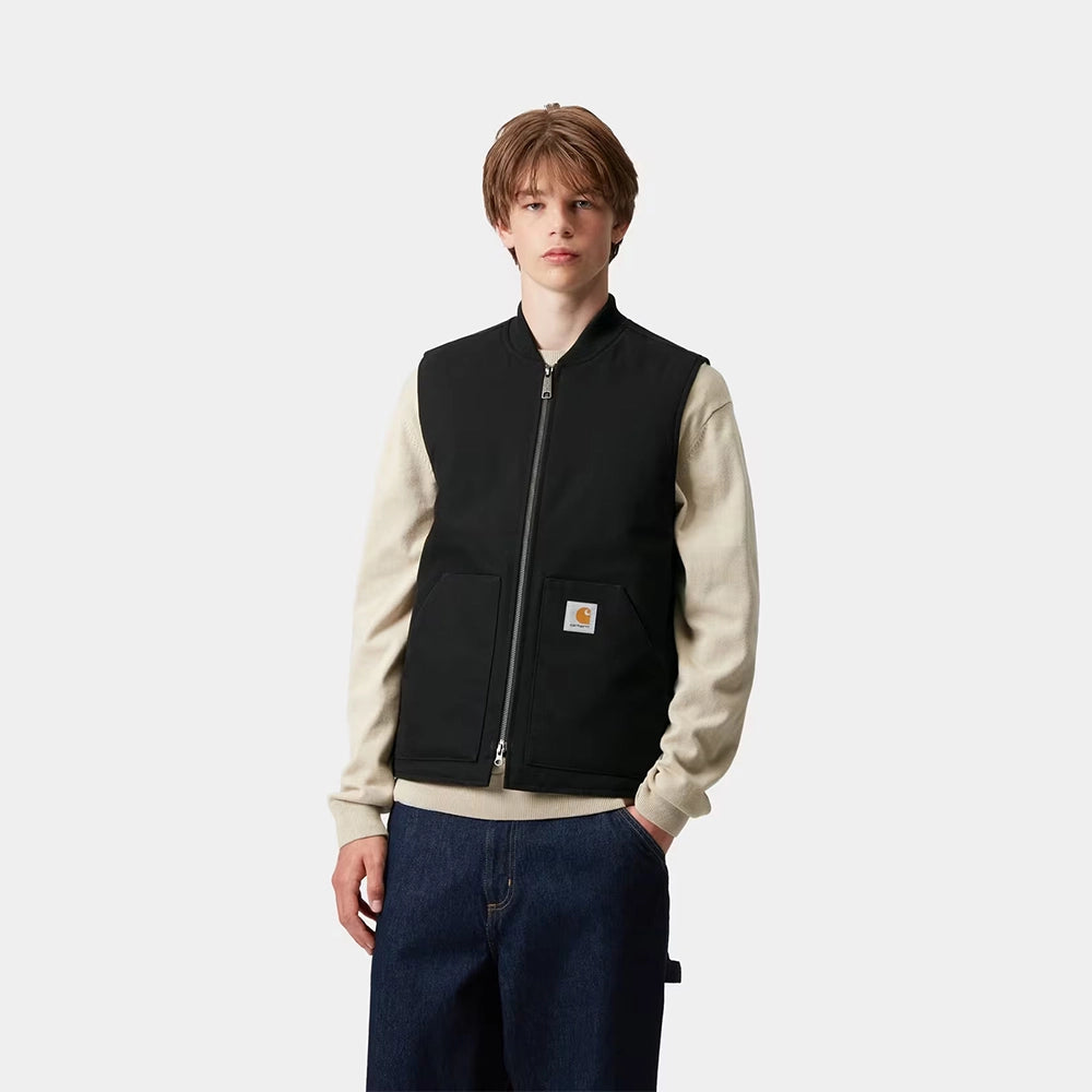 “Carhartt WIP Classic Vest in Black (Rigid) Dearborn Canvas mit Kängurutaschen und Marken-Patch jetzt bei STICKABUSH.“