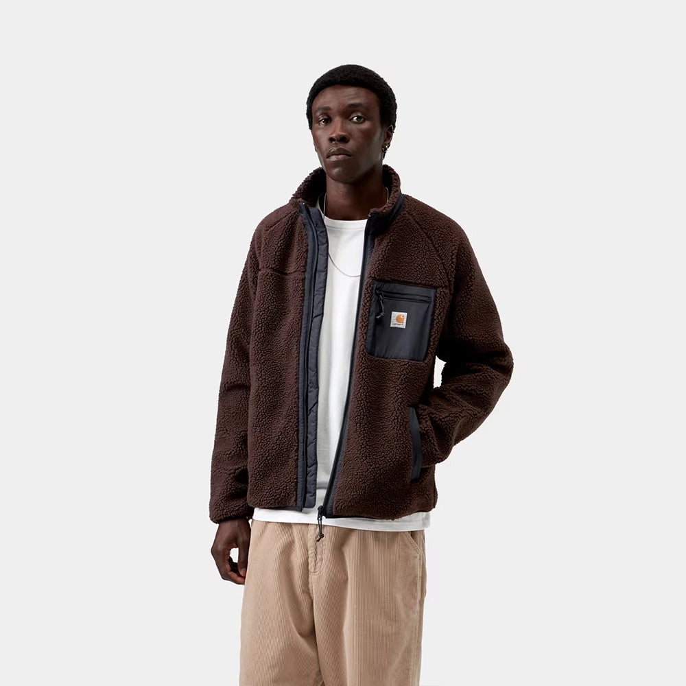 Carhartt WIP Prentis Liner in Palisander / Black – Vorderansicht am Model der braunen Fleece-Jacke für Herren mit schwarzen Nylon-Akzenten und Quadrat-Logo.