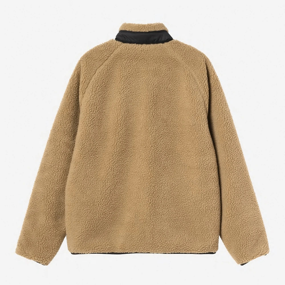 "Carhartt WIP Prentis Liner in Lederbraun und Schwarz. Kuschelige Fleece-Jacke mit Nylon-Kontrastdetails und Square Label Logo."