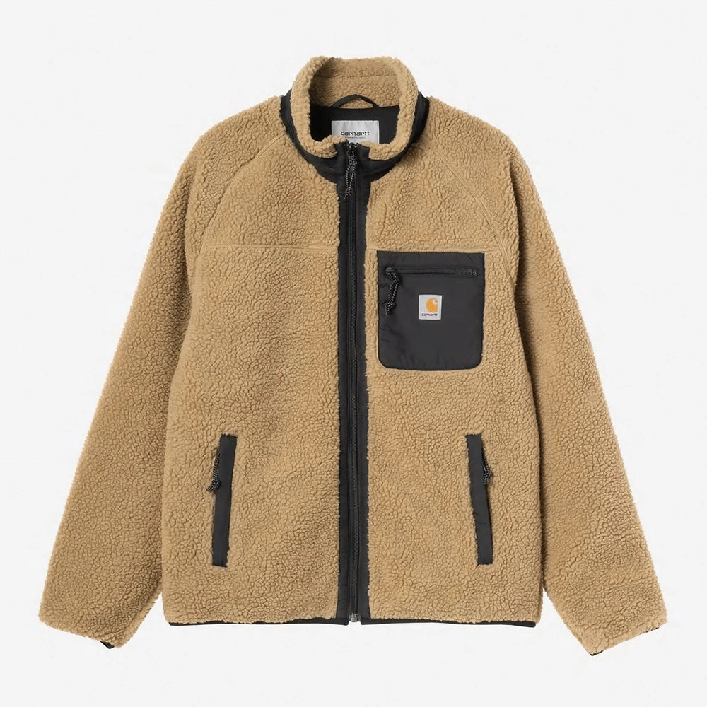 "Carhartt WIP Prentis Liner in Lederbraun und Schwarz. Kuschelige Fleece-Jacke mit Nylon-Kontrastdetails und Square Label Logo."