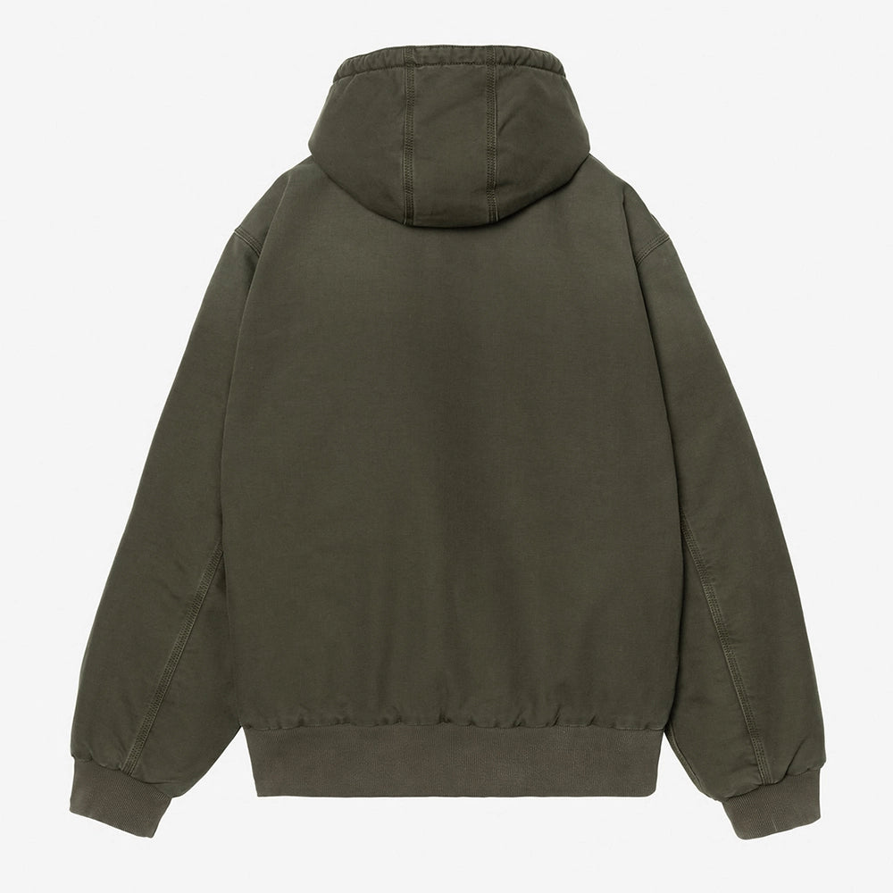 “Carhartt WIP OG Active Jacket in Olive. Stone Washed Canvas Jacke mit Kapuze, gestepptem Futter und Kängurutasche bei Stickabush Berlin.“