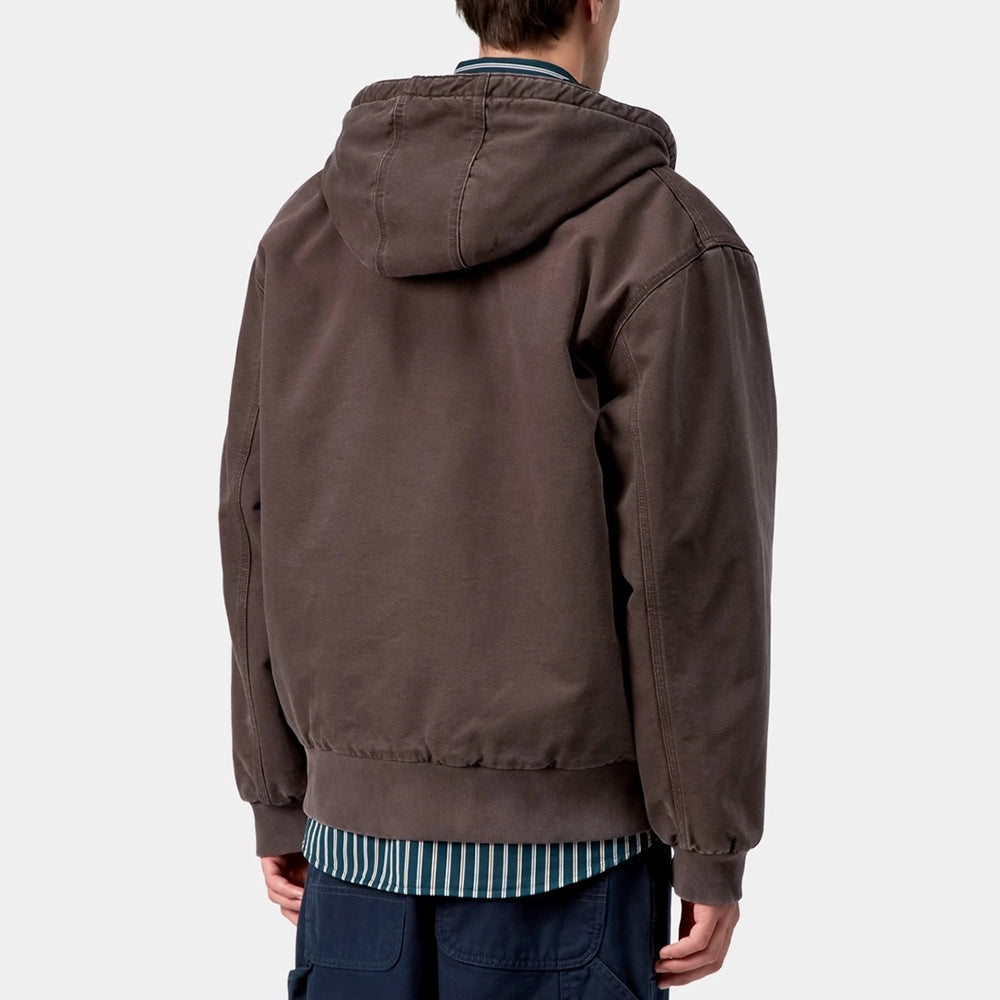 “Carhartt WIP OG Active Jacket in Tobacco-Braun. Stone Washed Canvas Jacke mit Kapuze, gestepptem Futter und Kängurutasche.“
