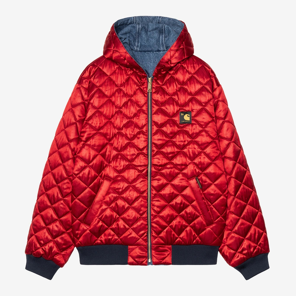 „Carhartt WIP 50 Years Anniversary OG Active Jacket in Denim Blue, stone-bleached Denim, mit USA Red Innenfutter und Kapuze.“