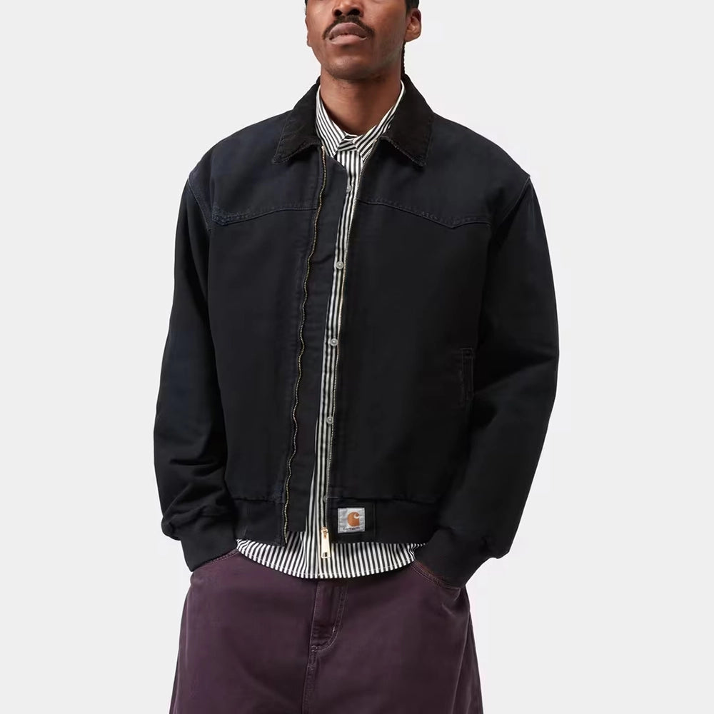 "Carhartt WIP OG Santa Fe Jacke in Schwarz / Black (Grind washed) – Robuste Canvas-Jacke mit Samtkragen im Vintage-Look bei Stickabush Berlin."