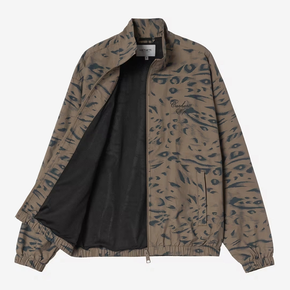 Carhartt WIP Travon Jacket in Duck Feather Print Cypress / Black – Vorderansicht (geöffnet) der water repellent Übergangsjacke mit Graphic Embroidery.