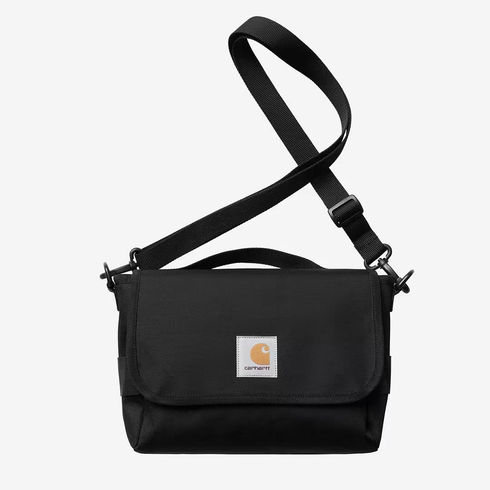 “Carhartt WIP Kyle Shoulder Bag in Schwarz, funktionale Umhängetasche mit verstellbarem Schultergurt und quadratischem Logo-Label bei Stickabush Berlin.“ 