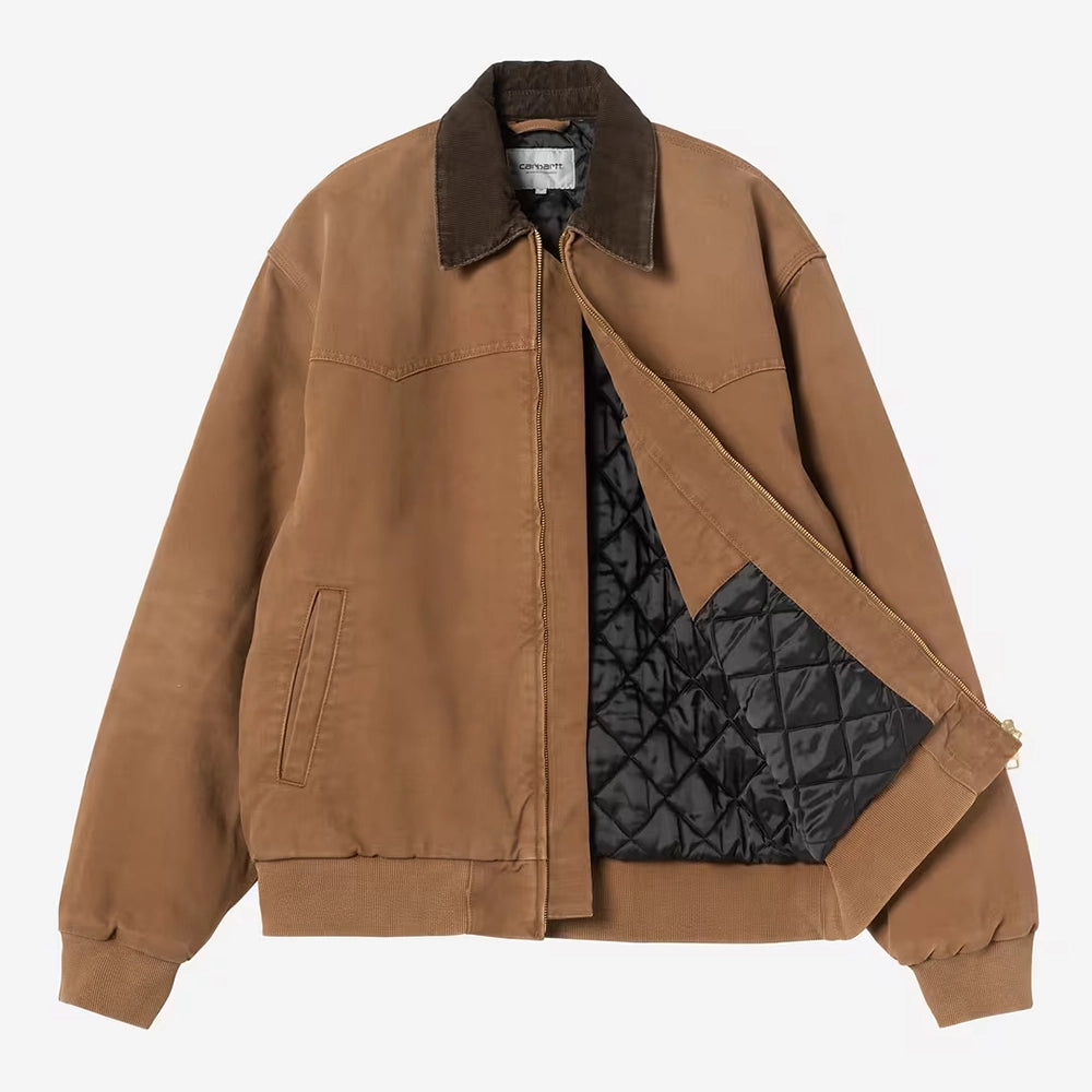 Carhartt WIP OG Santa Fe Jacket in WIP H Brown / Tobacco – Vorderansicht der braunen Canvas-Workwear-Jacke mit Kontrast-Cordkragen und Reißverschluss.