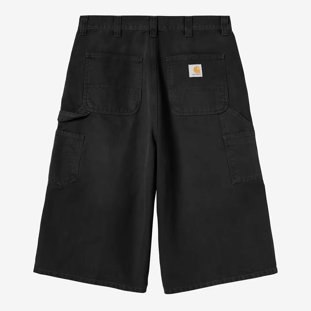 Carhartt WIP OG Single Knee Long Short in Black – Rueckansicht der schwarzen Canvas-Workwear-Shorts mit Tool-Taschen und Hammerlasche.