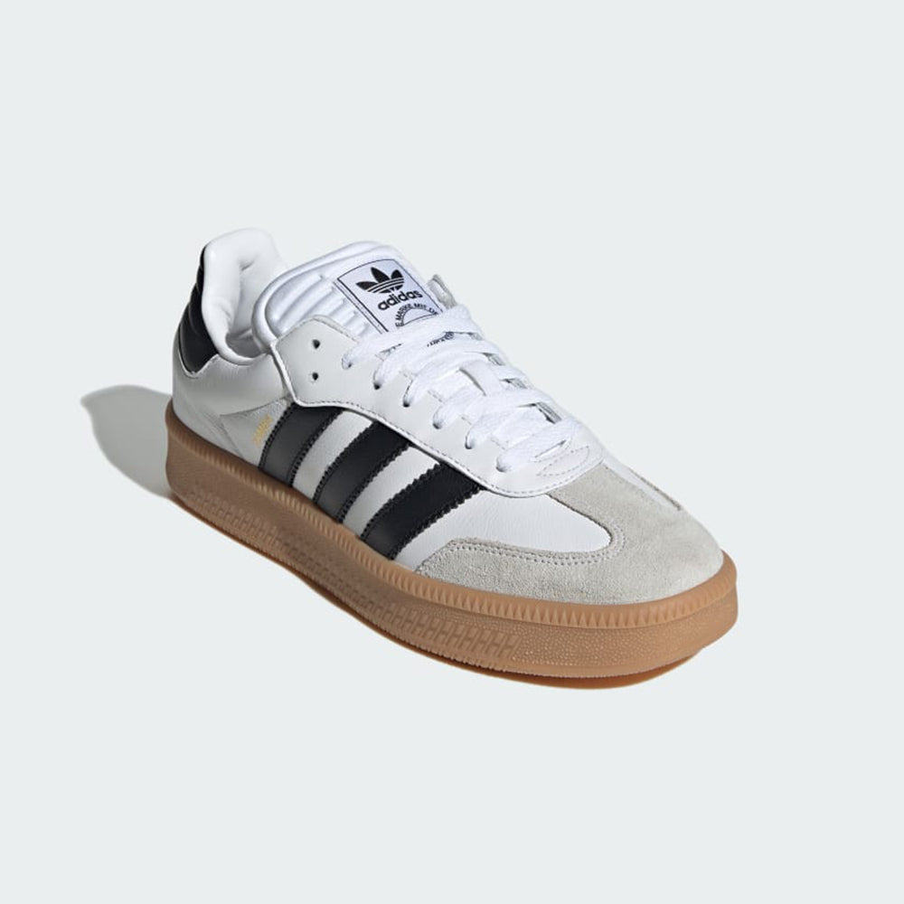 "Adidas Samba XLG White/Black IE1377: Retro Sneaker mit Leder, Wildleder-Details, 3-Streifen-Design und breiteren Sohle bei Stickabush Berlin.“