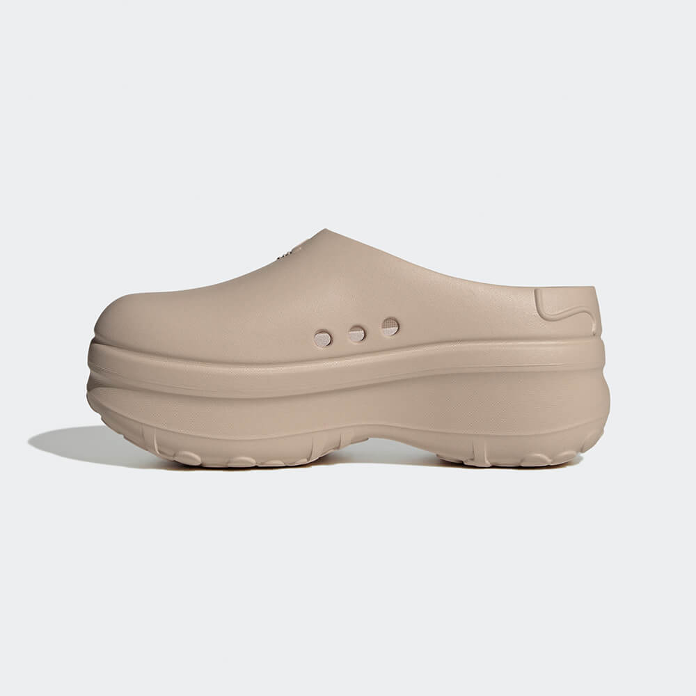 Adidas Adifoam Stan Mule W Wonder Taupe  STAB Sandale  Streetwear Shop Sneaker Store  stab retro sneaker  air force one damen  retro sneaker damen  snkraddicted  streetwear marken  schuhe 80er jahre  sneakerjagers  adidas limited edition  80er schuhe  retro sneaker  seltene sneaker  adidas sonderedition 