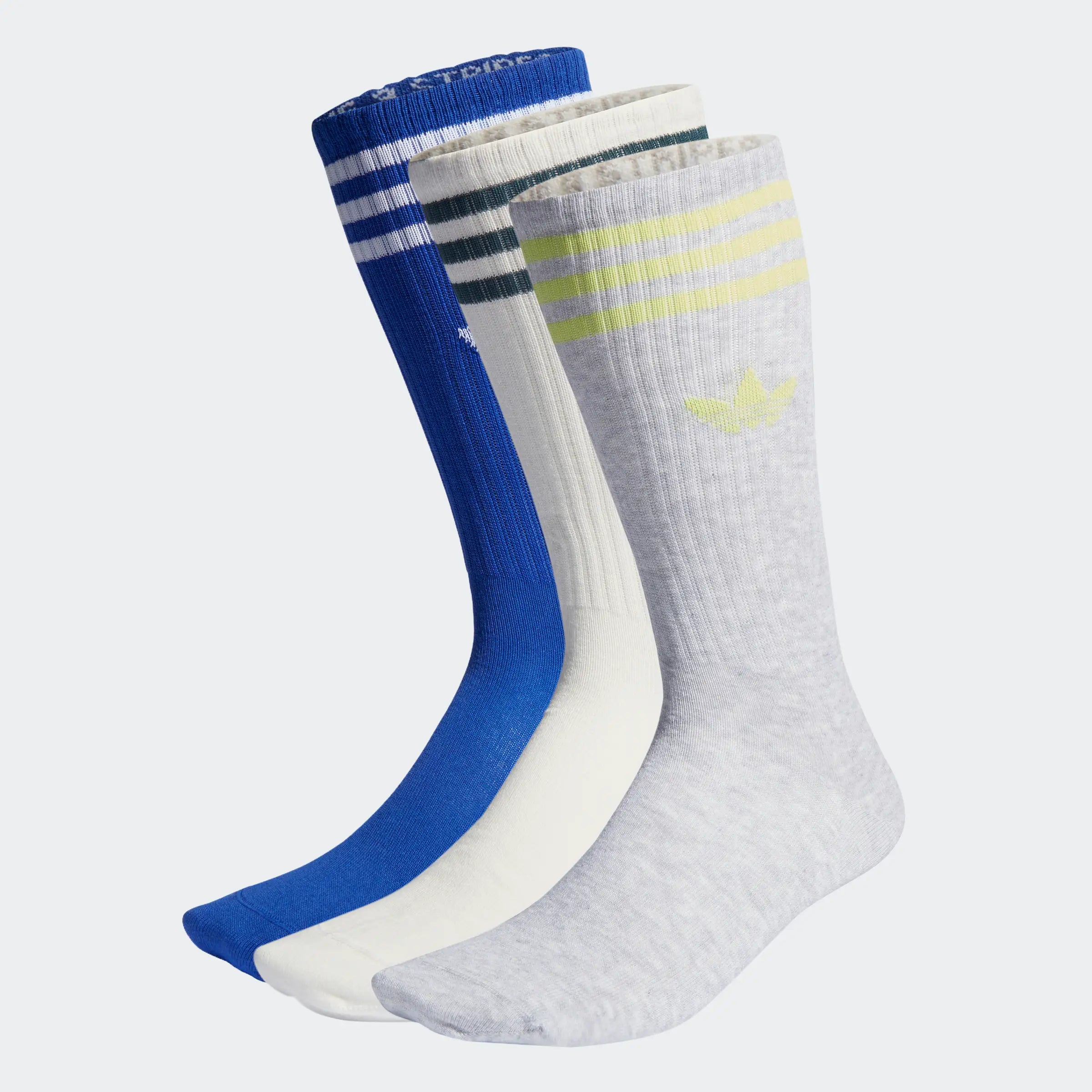 "Hohe, off-weiße Adidas Socken mit grauen und blauen Streifen am Bündchen. Weiches Material, gerippter Schaft mit dezentem Adidas Logo."