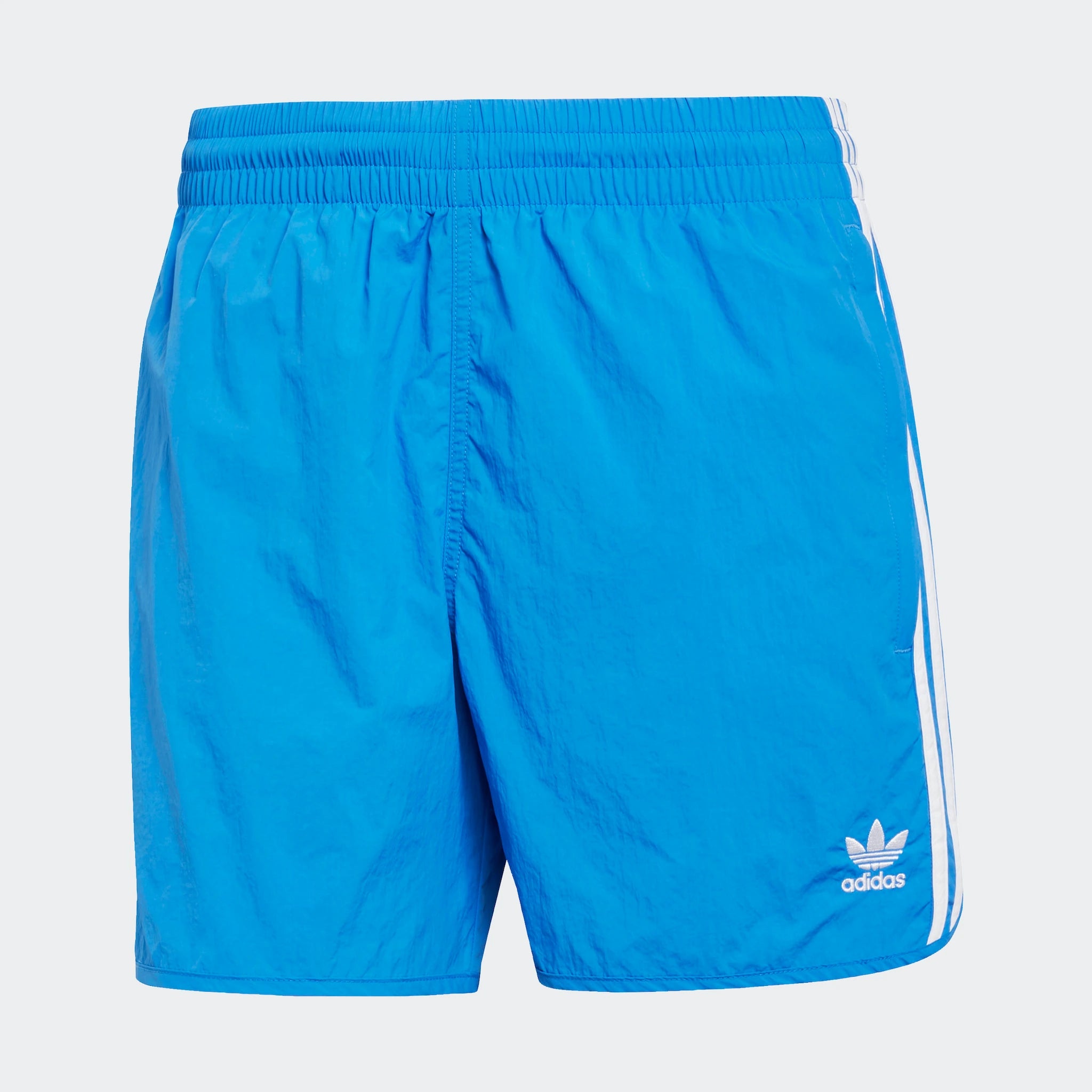 "Blaue Adidas Sprinter Shorts mit weißen seitlichen Streifen. Kurze, sportliche Hose mit elastischem Bund und kleinem Adidas Logo am Bein."