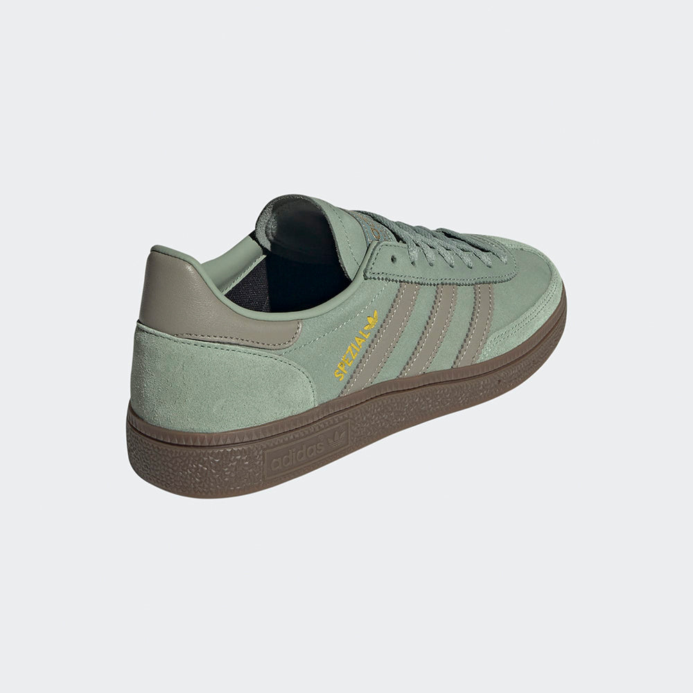 Adidas Spezial Retro-Sneaker in Dunkelgrün JI2645: Schuhe mit „Spezial“-Branding an der Seite und Leder Obermaterial.
