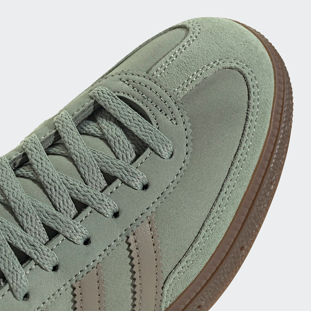 Adidas Spezial Retro-Sneaker in Dunkelgrün JI2645: Schuhe mit „Spezial“-Branding an der Seite und Leder Obermaterial.
