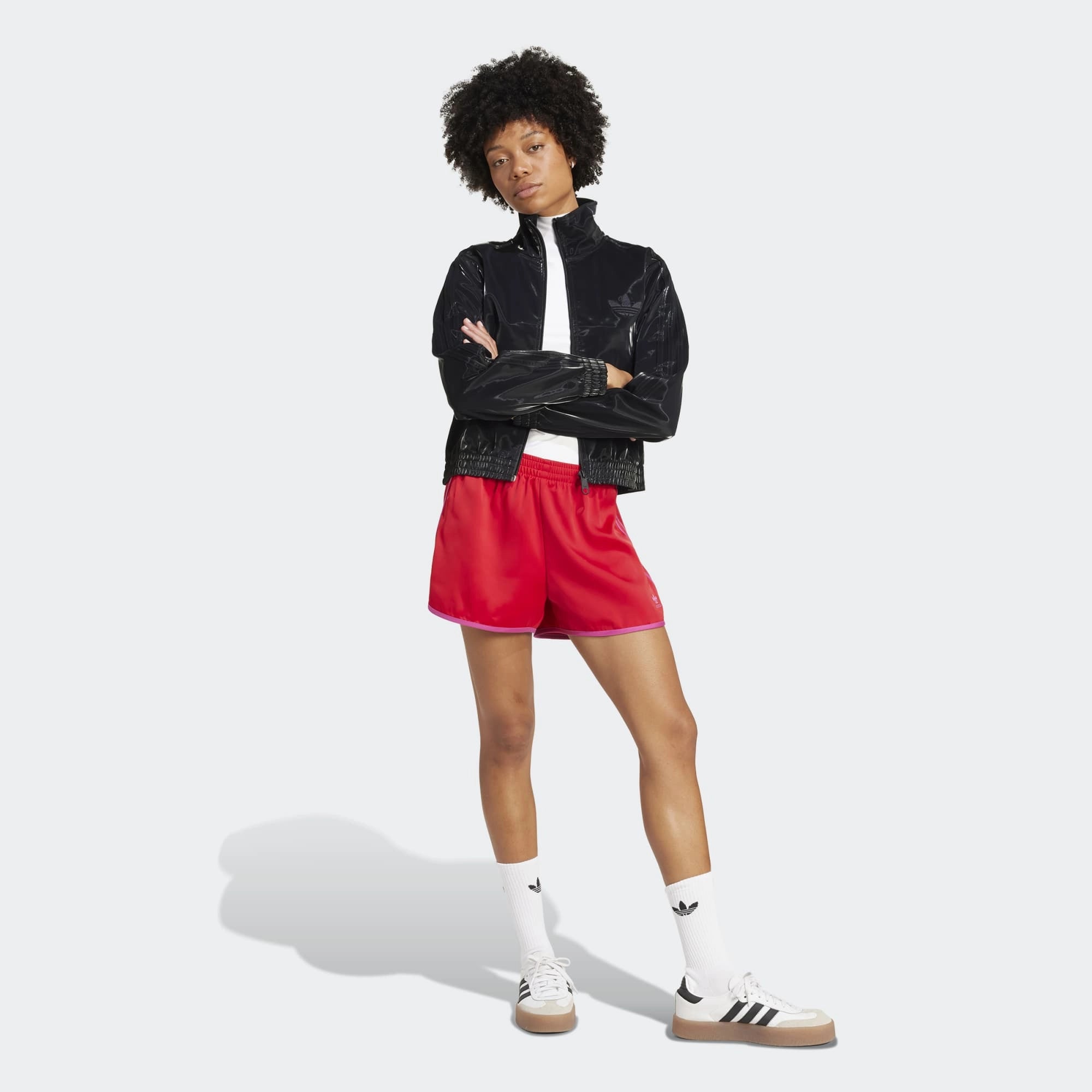 Adidas 3-Stripes Sprinter Shorts in leuchtendem Rot. Gefertigt aus recyceltem Polyester-Trikot, mit Fuchsia-farbenen 3-Streifen.