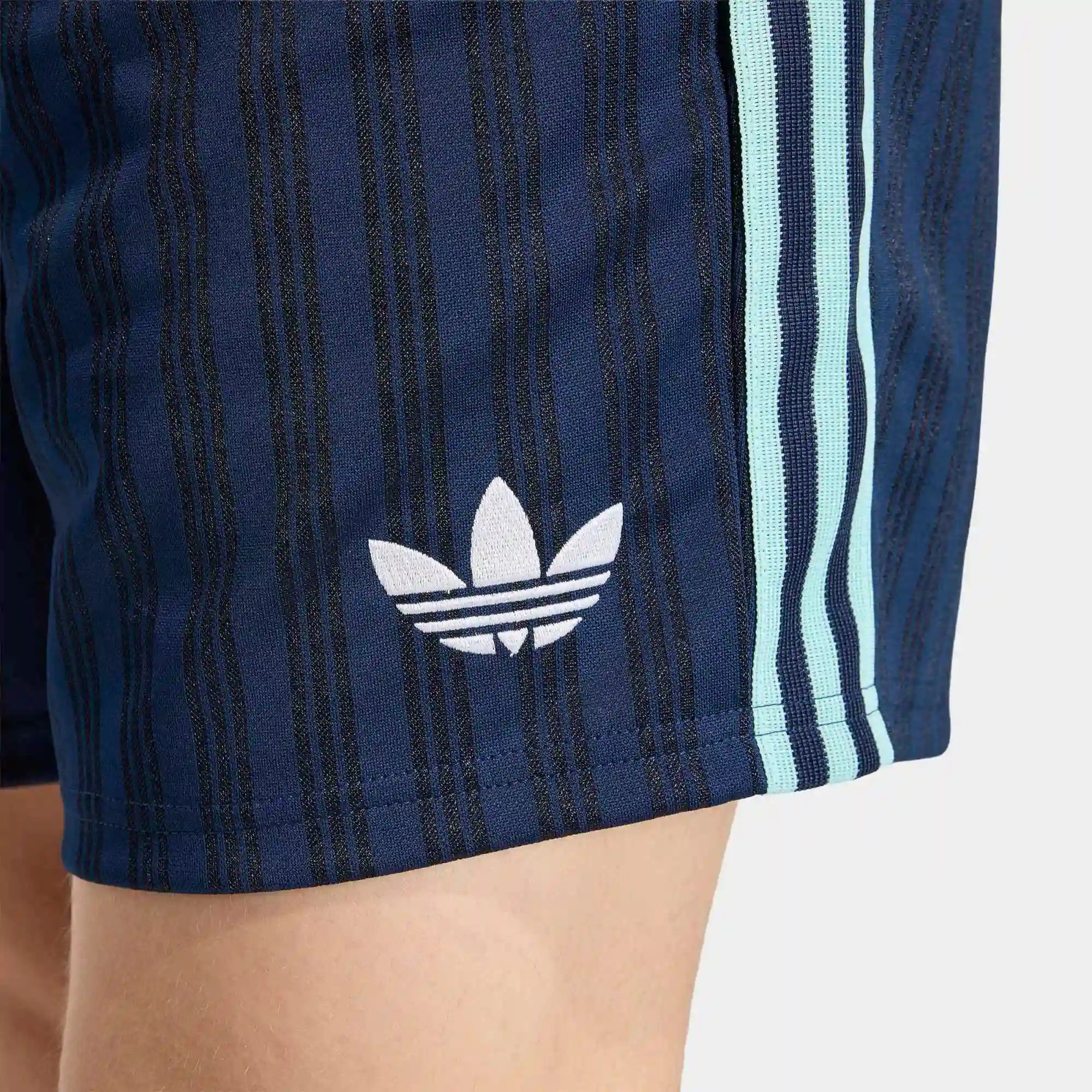 "adidas Originals DFB OG Shorts Blau – Retro Fußballhose Deutschland für die WM 2026 bei Stickabush.“