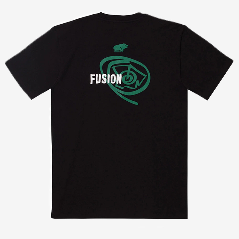 Karhu Fusion T-Shirt in Black und Ultramarine Green mit Bio-Baumwolle Streetwear jetzt bei Stickabush Berlin.