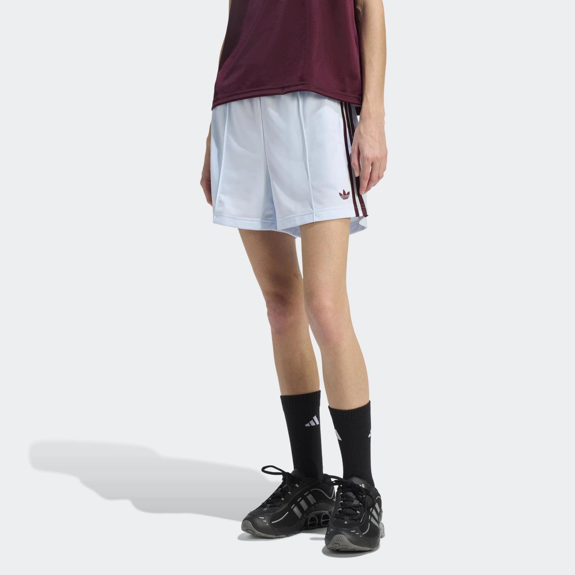 "adidas Originals Firebird Shorts Damen Crystal Sky Maroon – Hellblaue Retro Shorts aus der adidas Originals Bekleidung Kollektion bei Stickabush.“