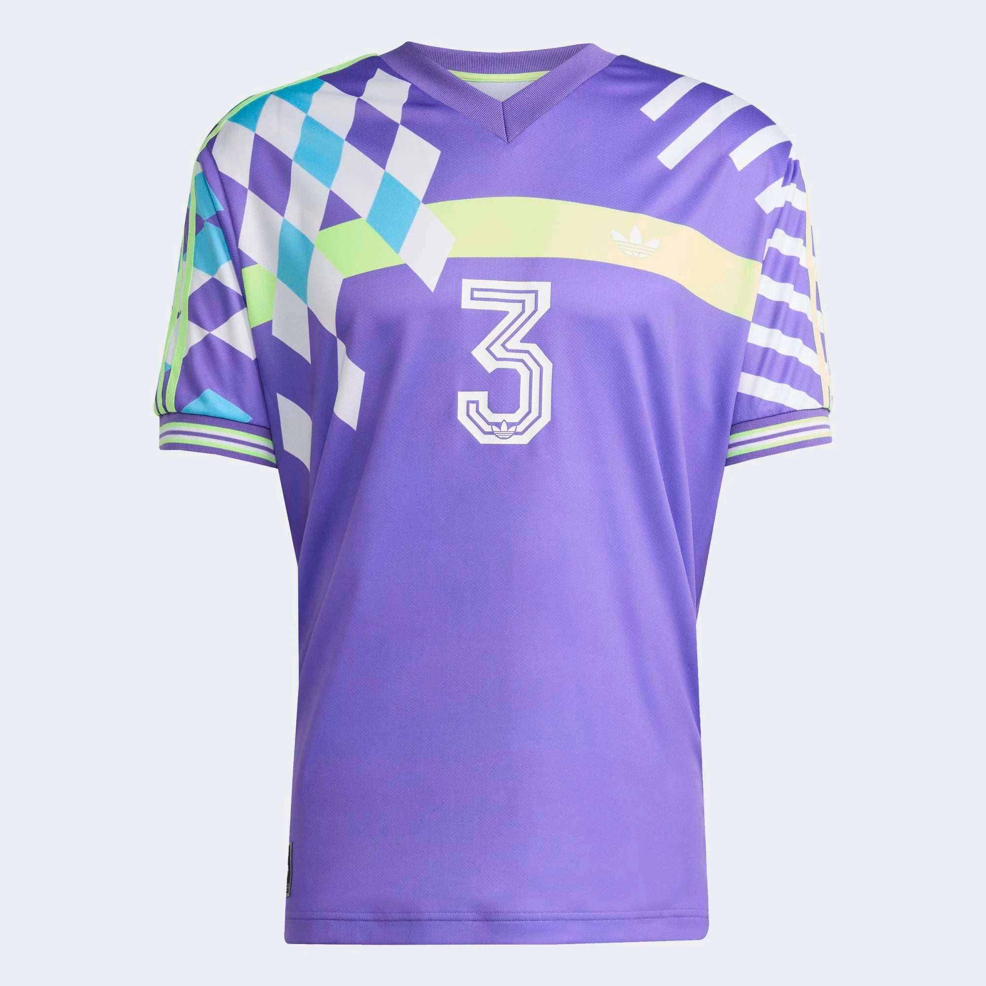 “adidas Originals Nuwave 90s Jersey Trikot in Lila (Purple Rush) mit Retro-Grafik-Print und adidas Trefoil-Logo auf der Brust bei Stickabush.“