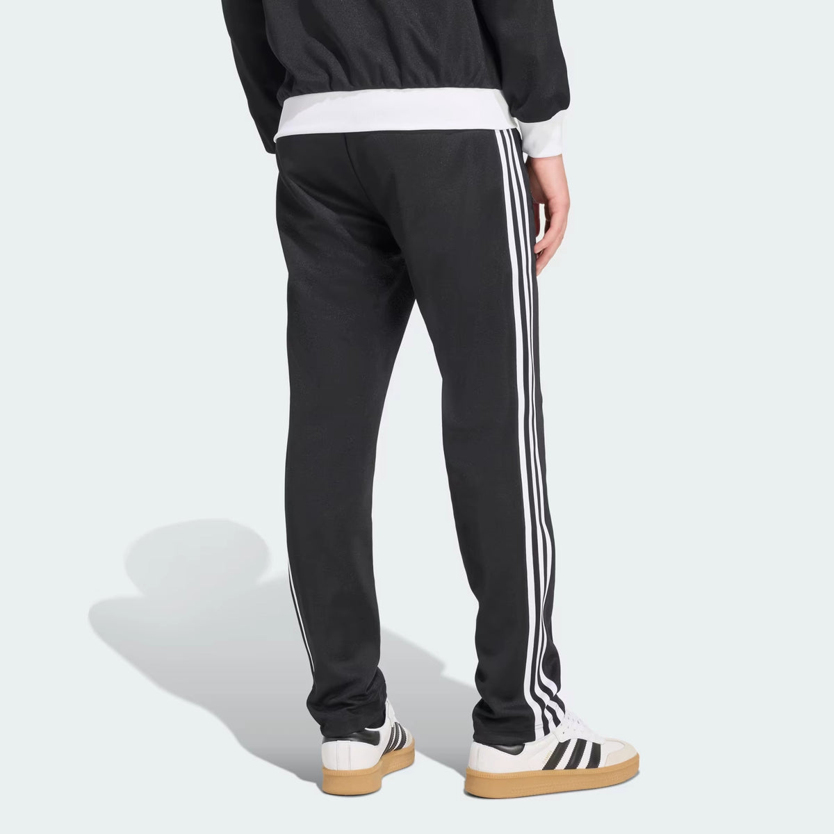 "adidas Originals Beckenbauer Trainingshose Black mit weissen 3-Streifen jetzt bei Stickabush Berlin.“