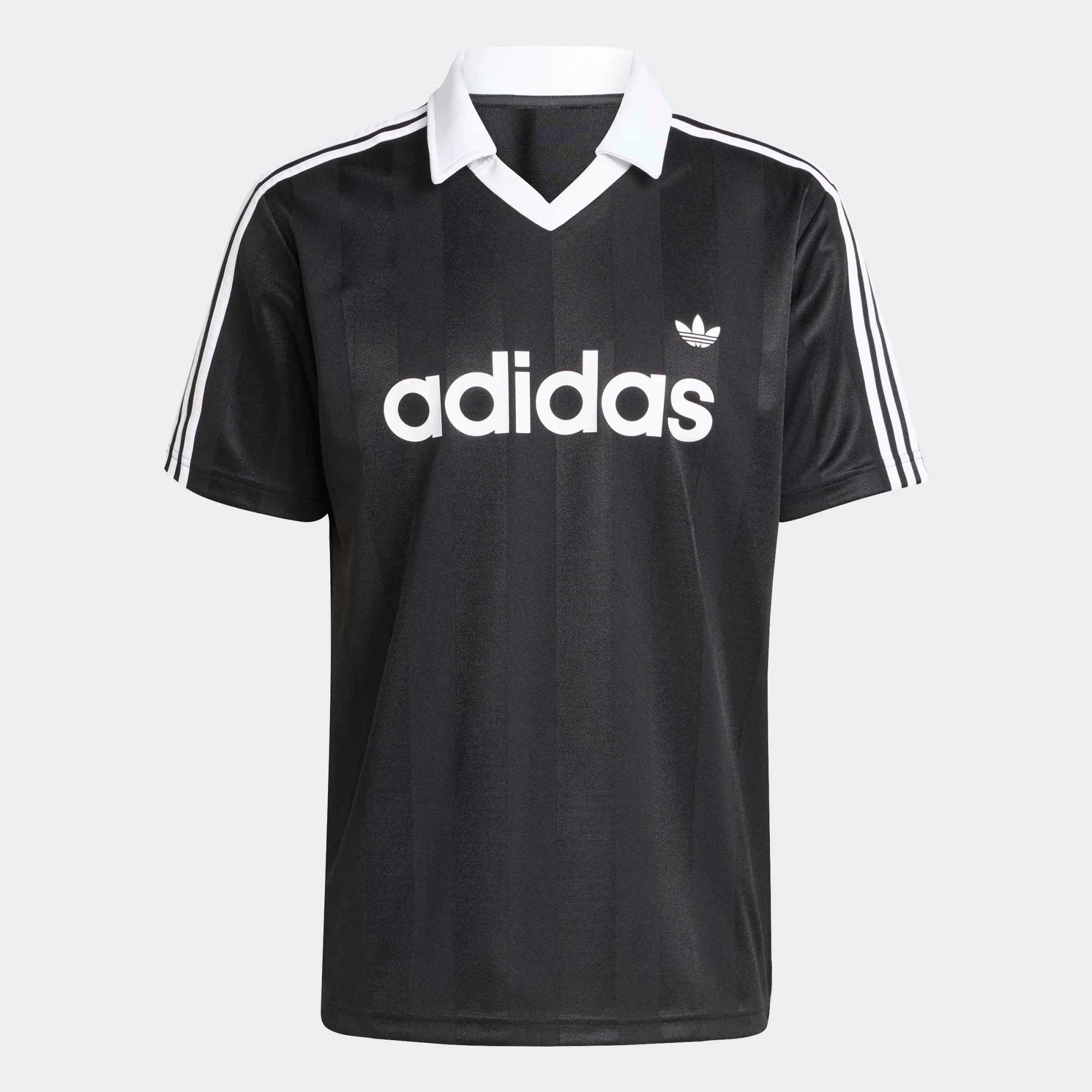 „Schwarzes adidas Originals Archive Collar Engineered Fußball-Trikot mit weißem Polokragen, Trefoil-Logo und eingewebter Streifenstruktur bei Stickabush Berlin.“