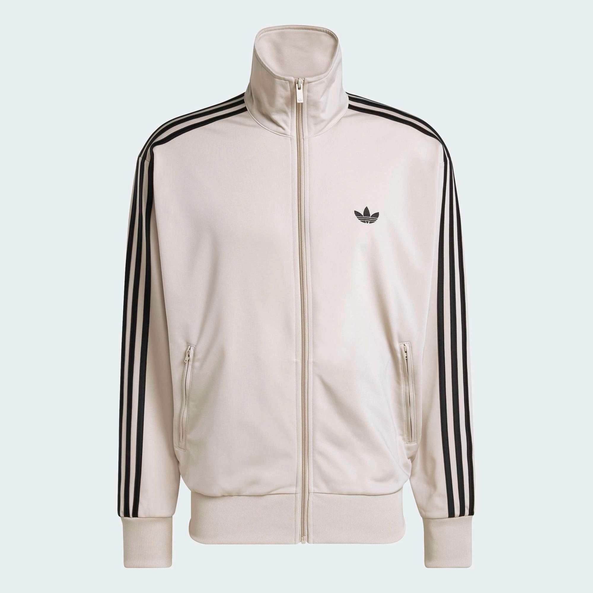 “adidas Originals Firebird Trainingsjacke Herren in Stone Khaki Beige, klassische 3-Streifen, Stehkragen bei Stickabush.“