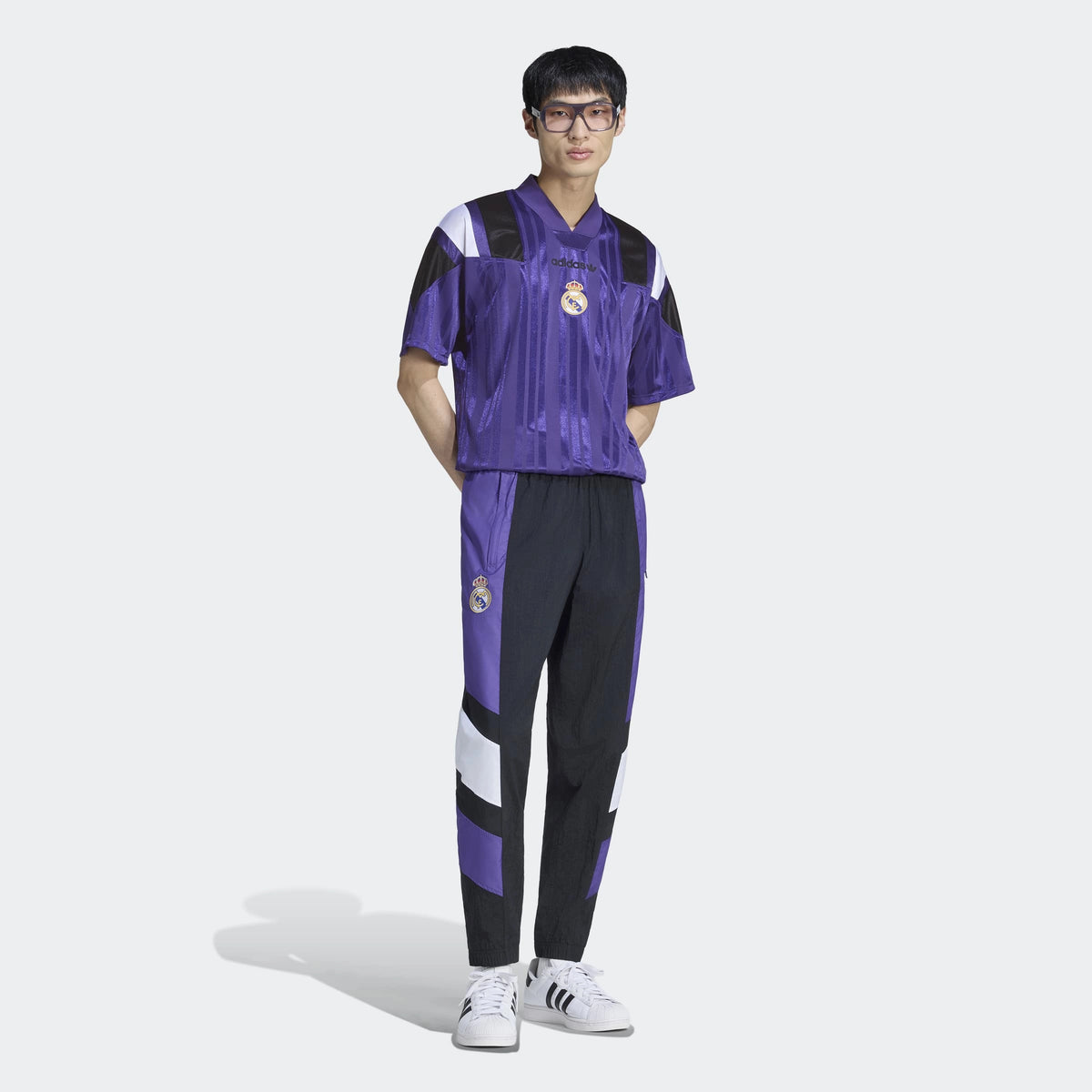 adidas Originals Real Madrid EQT Trikot in Purple – Frontansicht Outfit am Model bei STICKABUSH