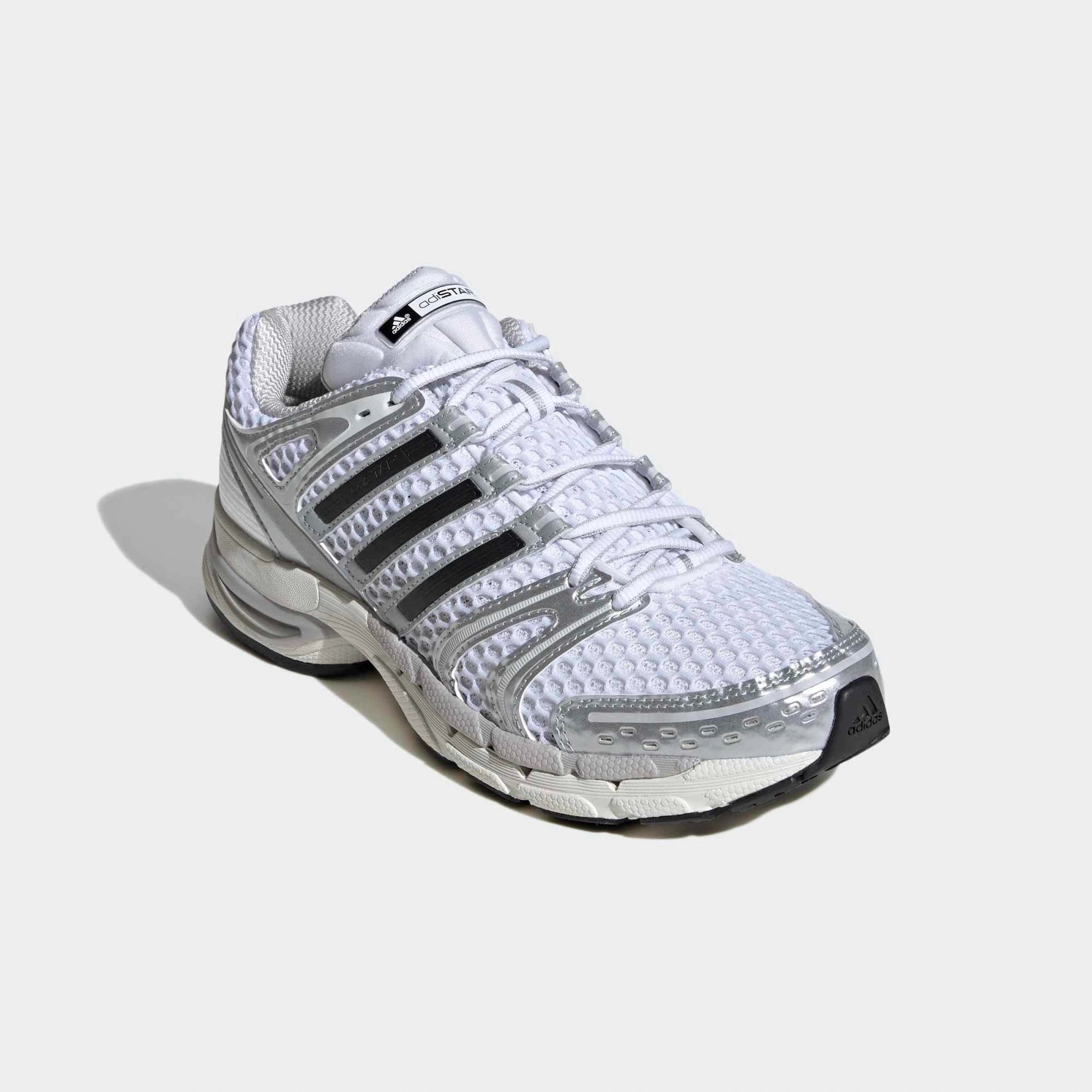 Adidas Adistar Control 5 in Silver Metallic / Grey One / Core Black – stabiler Laufschuh mit Dual Density Dämpfung und atmungsaktivem Mesh.