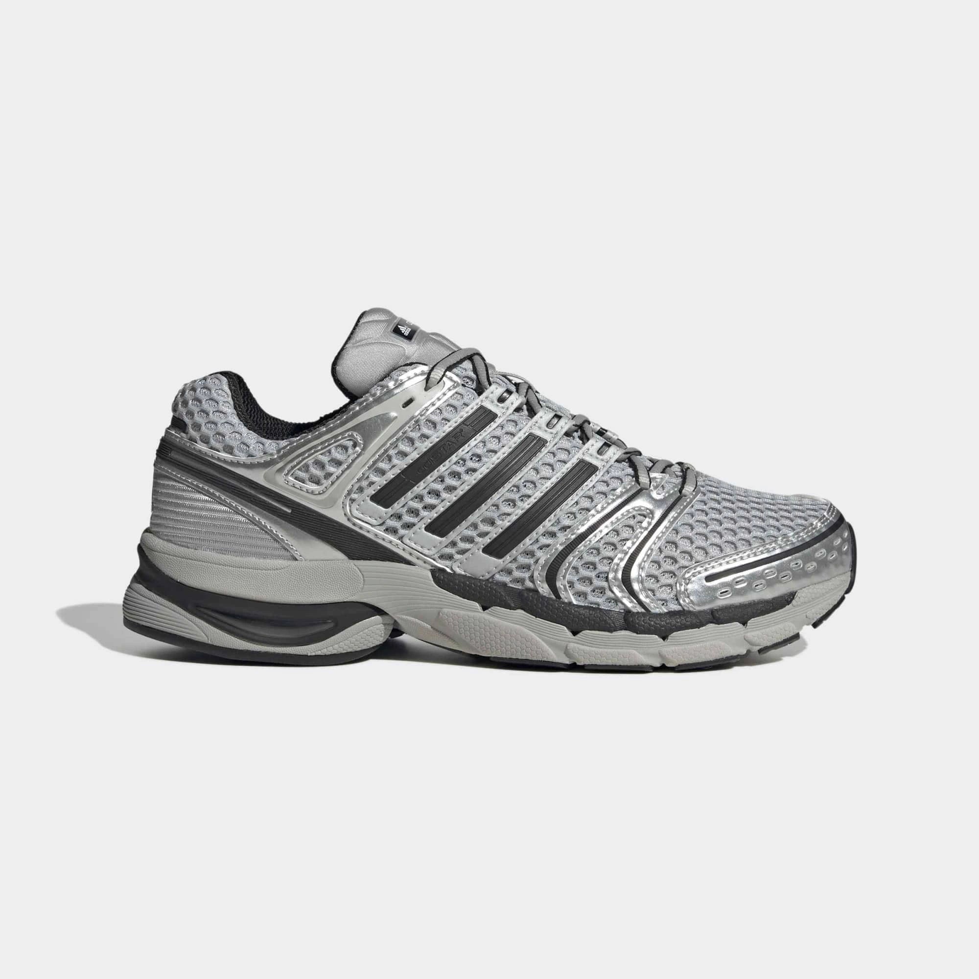 “Adidas Originals Adistar Control 5 Sneaker in Grey Two, Core Black und Silver Metallic, mit Mesh-Obermaterial und Chunky-Sohle, Retro Running Design bei Stickabush Berlin.“