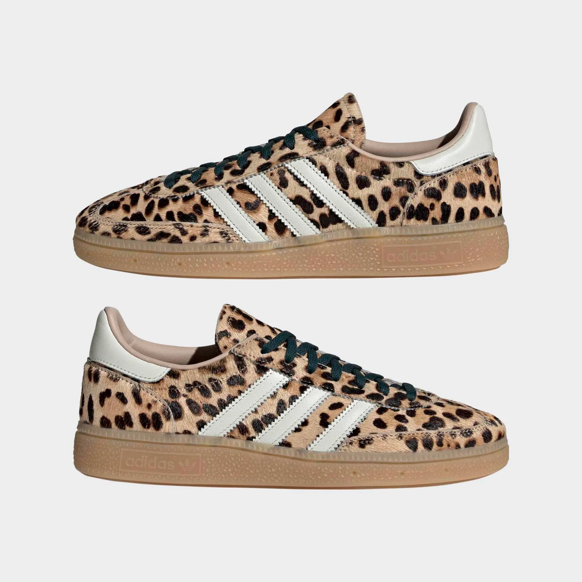 „Damen Adidas Originals Handball Spezial Sneaker mit Leopardenmuster-Wildleder, weißen Streifen und Gummisohle bei Stickabush Berlin.“